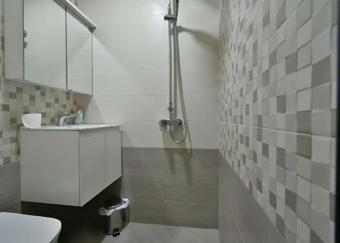 Panoramic Terrace View In Center *