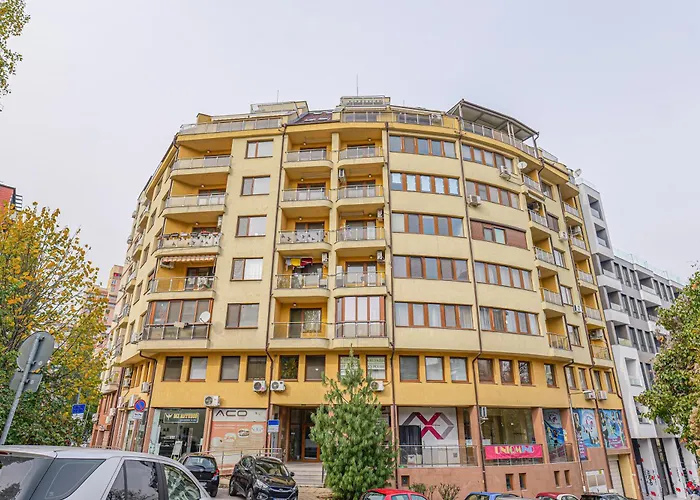 Panoramic Terrace View In Center