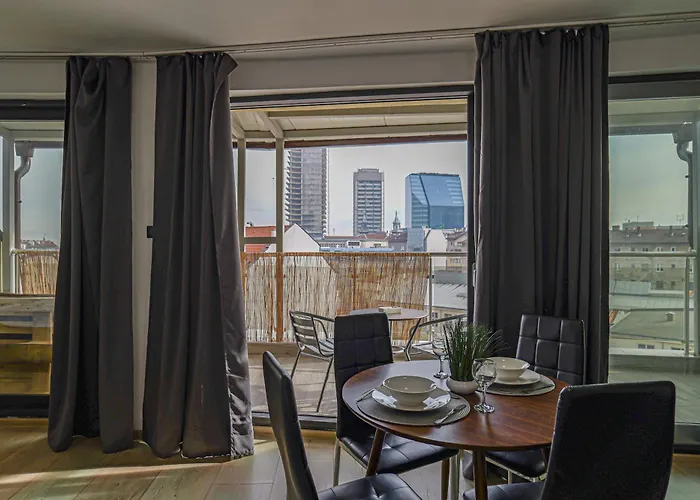 Panoramic Terrace View In Center *