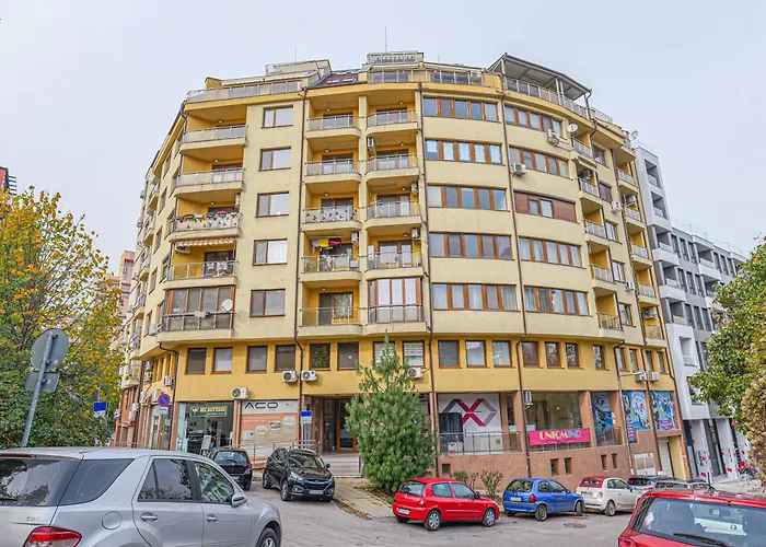 Panoramic Terrace View In Center *