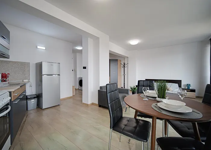 Panoramic Terrace View In Center *